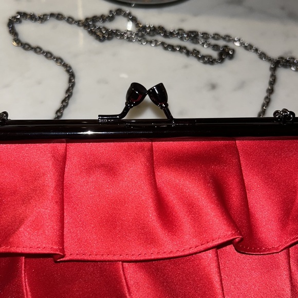 Perfect for 💖Day Holly Would red satin ruffle evening bag. Leopard satin lining - Picture 5 of 8